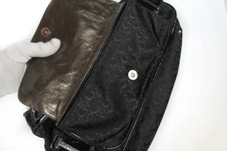 Vintage GUESS Monogram Leather Shoulder Bag – Black - Image 3