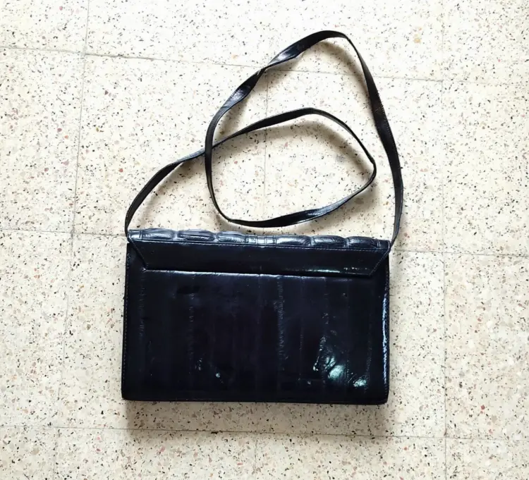Vintage Navy Blue Eel Skin Leather Shoulder Bag – Elegant & Classic