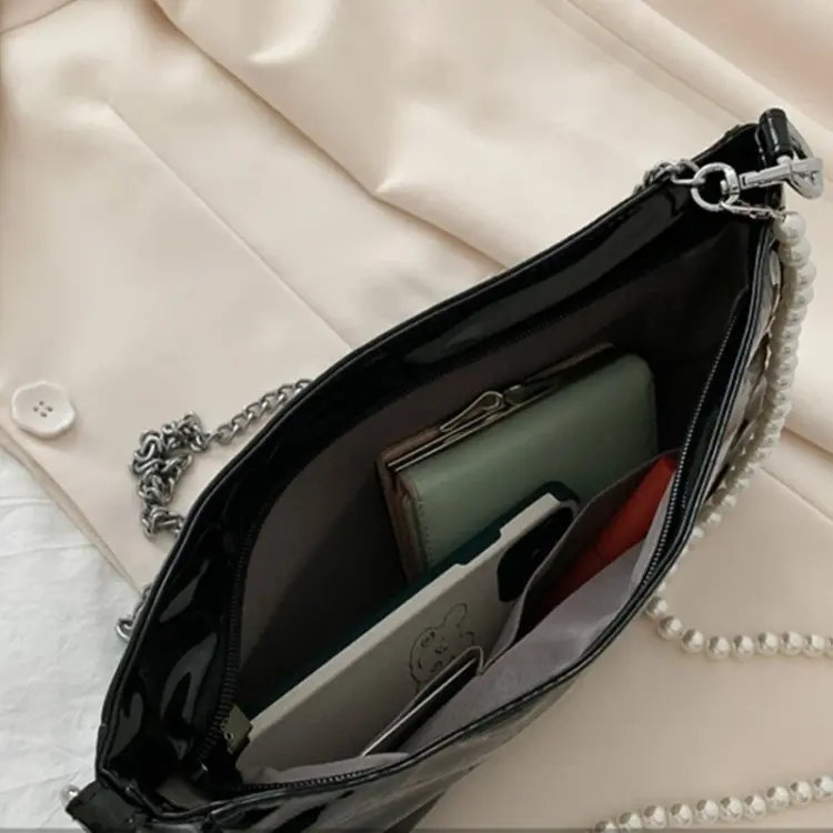 Ladies Small Vintage Leather Messenger Shoulder Bag - Image 3