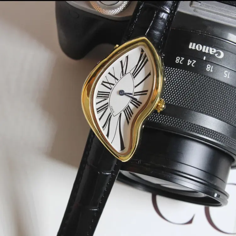 Melting Crash Watch – Dali-Inspired Irregular Shape (Unbranded)